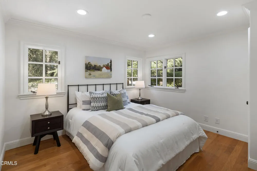 1720 Earlmont Avenue La Canada Flintridge, CA 91011