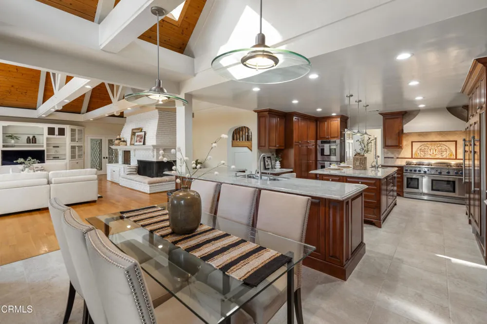 1720 Earlmont Avenue La Canada Flintridge, CA 91011