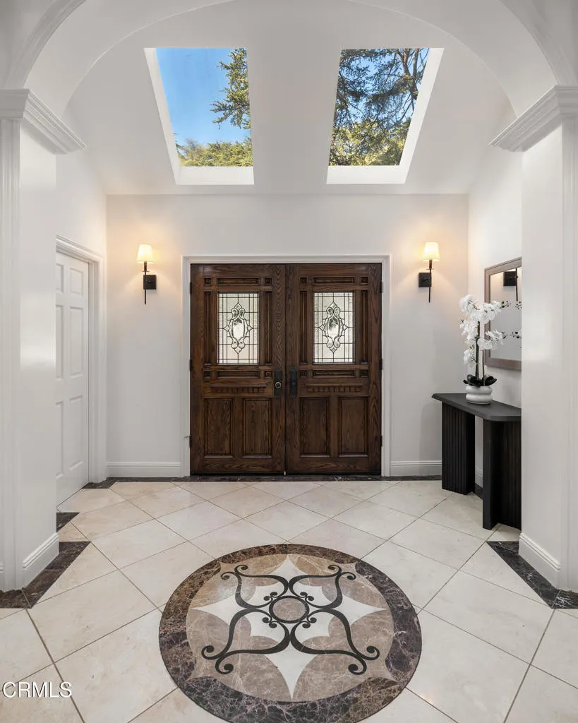 1720 Earlmont Avenue La Canada Flintridge, CA 91011