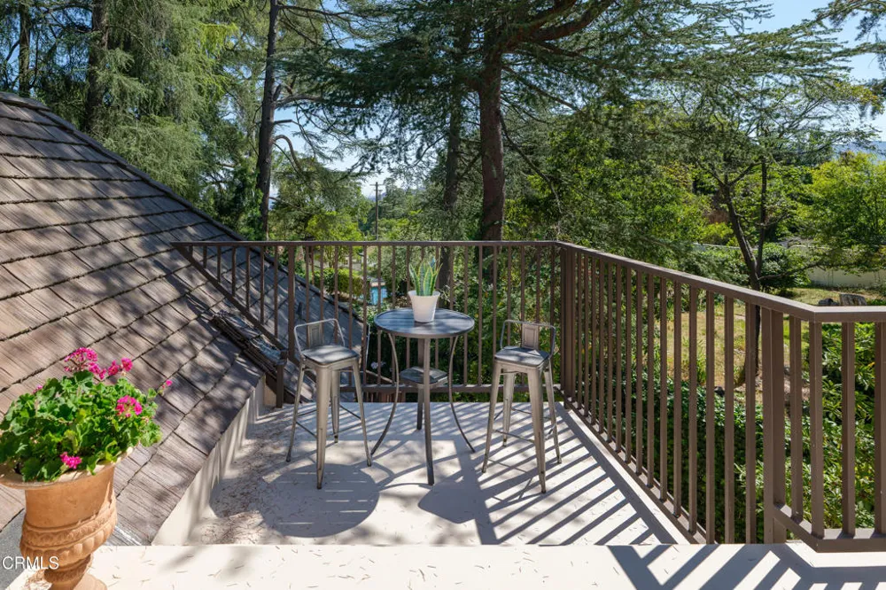 1720 Earlmont Avenue La Canada Flintridge, CA 91011