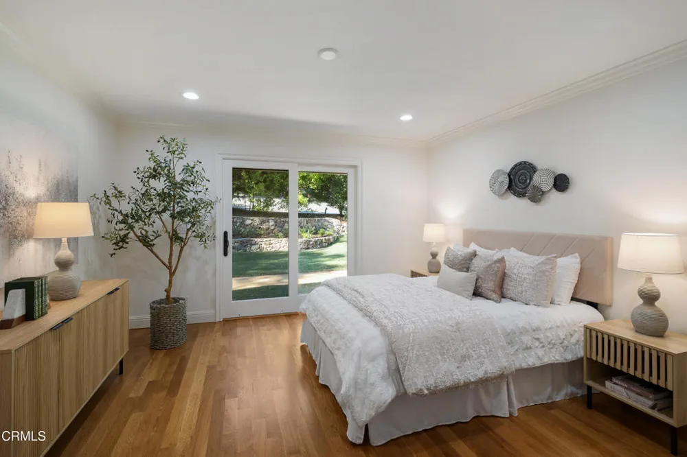 1720 Earlmont Avenue La Canada Flintridge, CA 91011