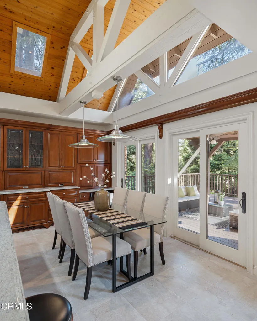 1720 Earlmont Avenue La Canada Flintridge, CA 91011
