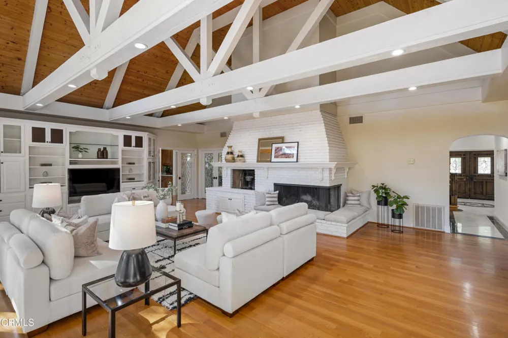 1720 Earlmont Avenue La Canada Flintridge, CA 91011