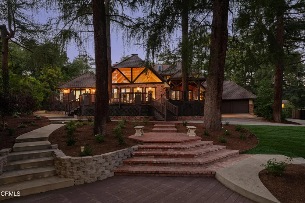 1720 Earlmont Avenue La Canada Flintridge, CA 91011