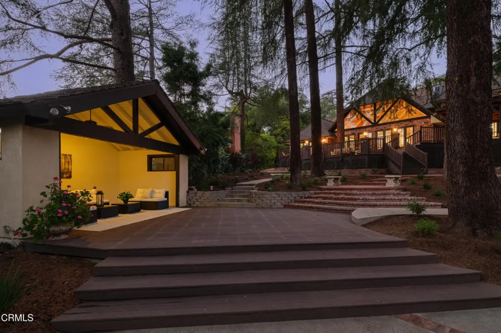 1720 Earlmont Avenue La Canada Flintridge, CA 91011