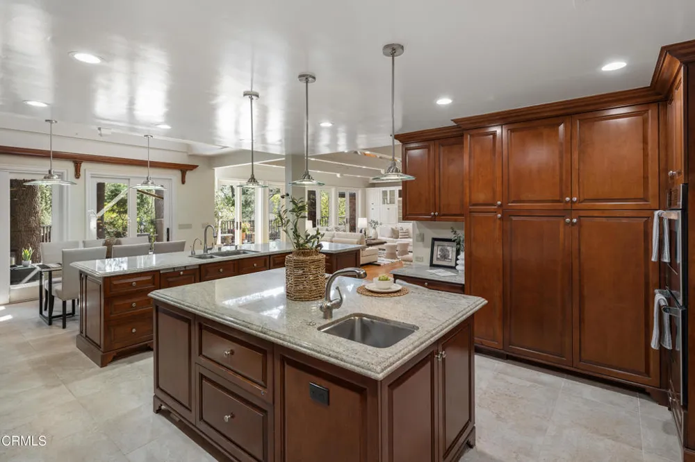 1720 Earlmont Avenue La Canada Flintridge, CA 91011