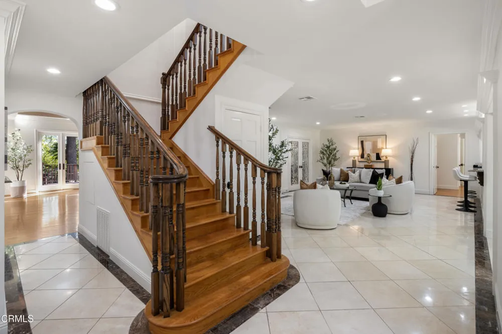 1720 Earlmont Avenue La Canada Flintridge, CA 91011