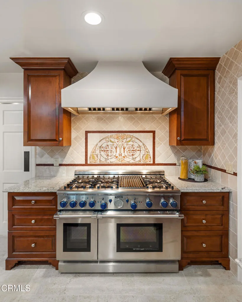 1720 Earlmont Avenue La Canada Flintridge, CA 91011