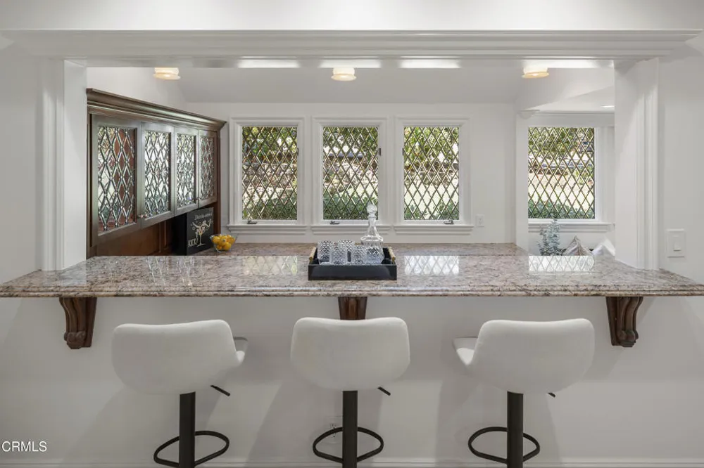 1720 Earlmont Avenue La Canada Flintridge, CA 91011