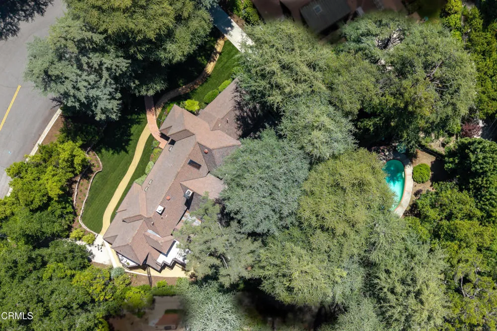 1720 Earlmont Avenue La Canada Flintridge, CA 91011