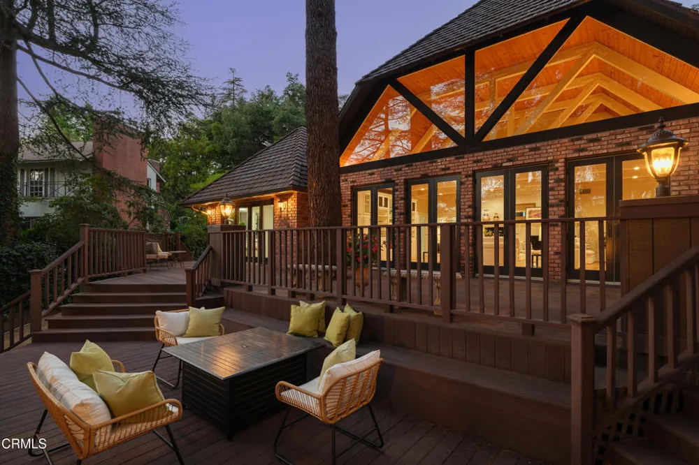 1720 Earlmont Avenue La Canada Flintridge, CA 91011