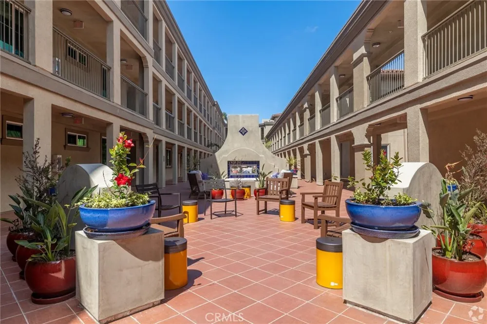 927 Deep Valley Drive #206 Rolling Hills Estates, CA 90274