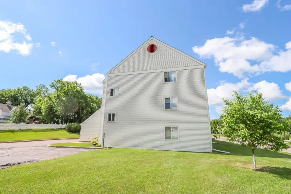 101 Albion Avenue #307 Fairmont, MN 56031