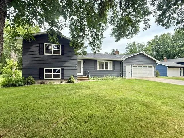 103 Northwood Drive Redwood Falls, MN 56283