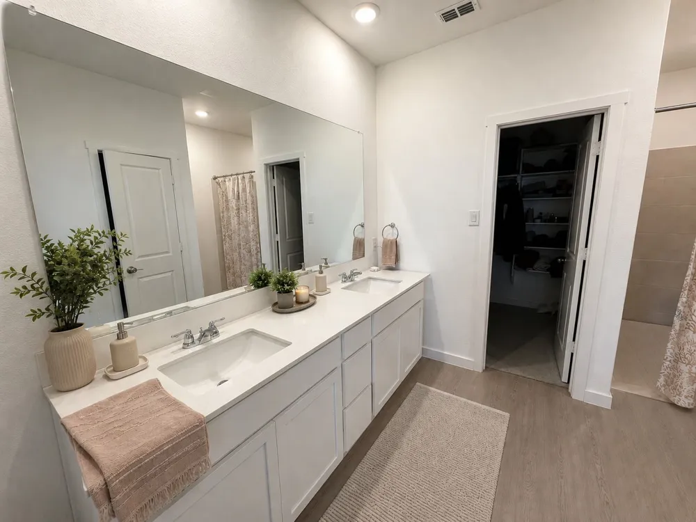 14184 hammersmith Street Pilot Point, TX 76258