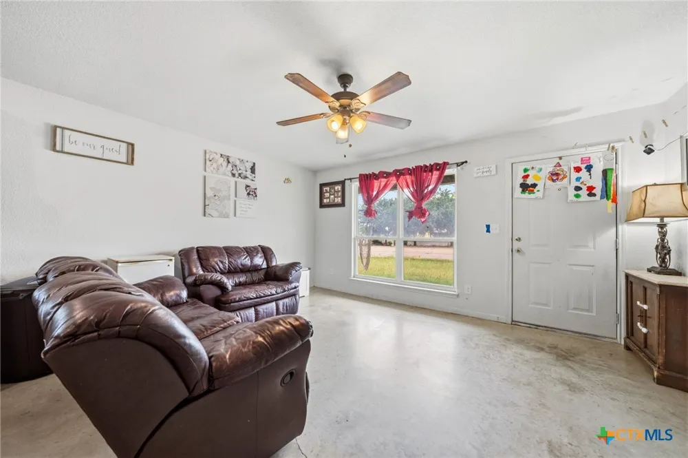 1309 W Main Street Gatesville, TX 76528