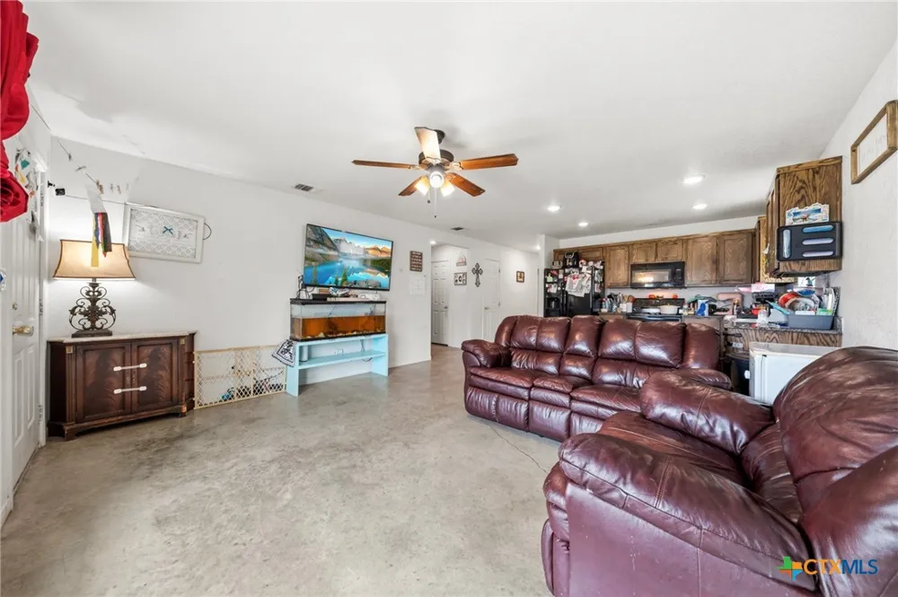 1309 W Main Street Gatesville, TX 76528