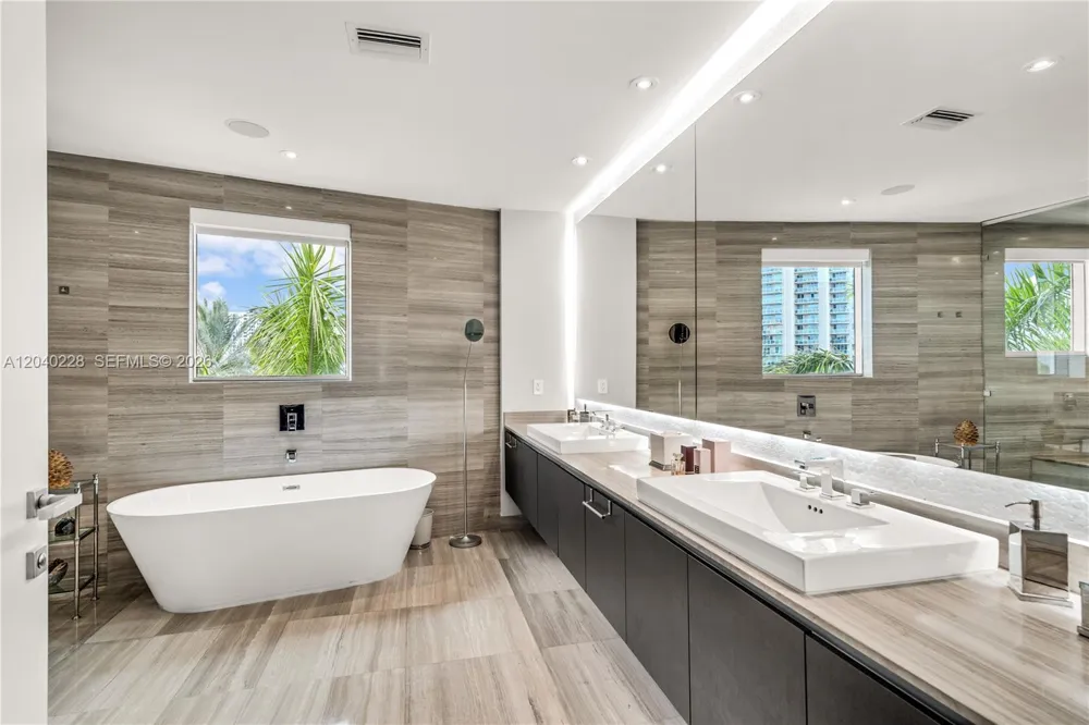 3300 NE 188th St #318 Aventura, FL 33180
