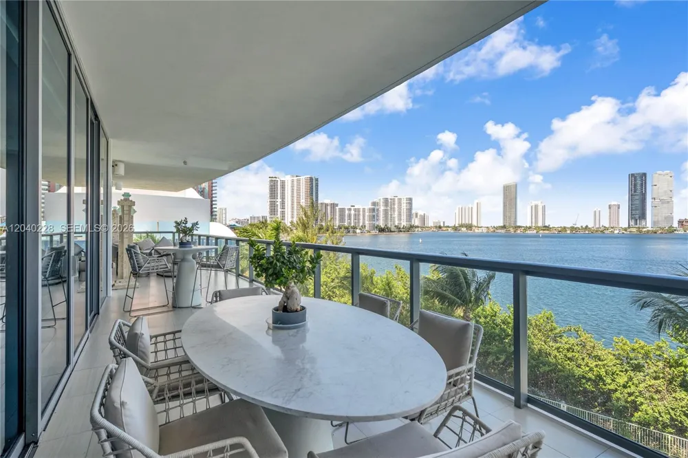 3300 NE 188th St #318 Aventura, FL 33180