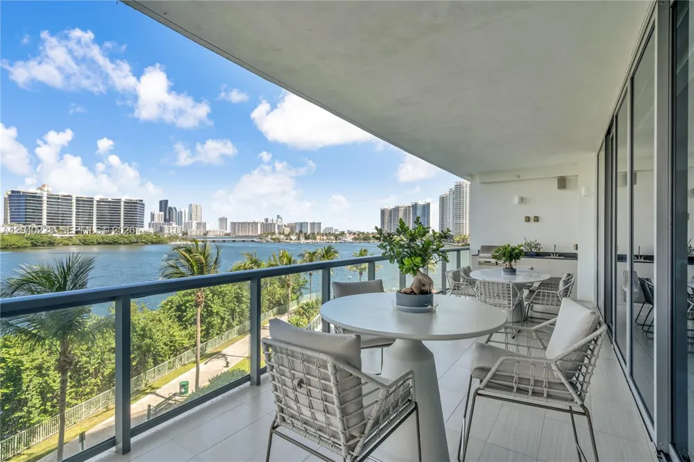 3300 NE 188th St #318 Aventura, FL 33180