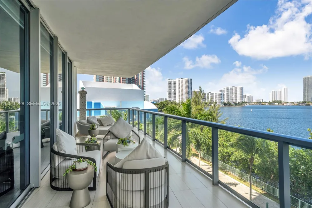 3300 NE 188th St #318 Aventura, FL 33180