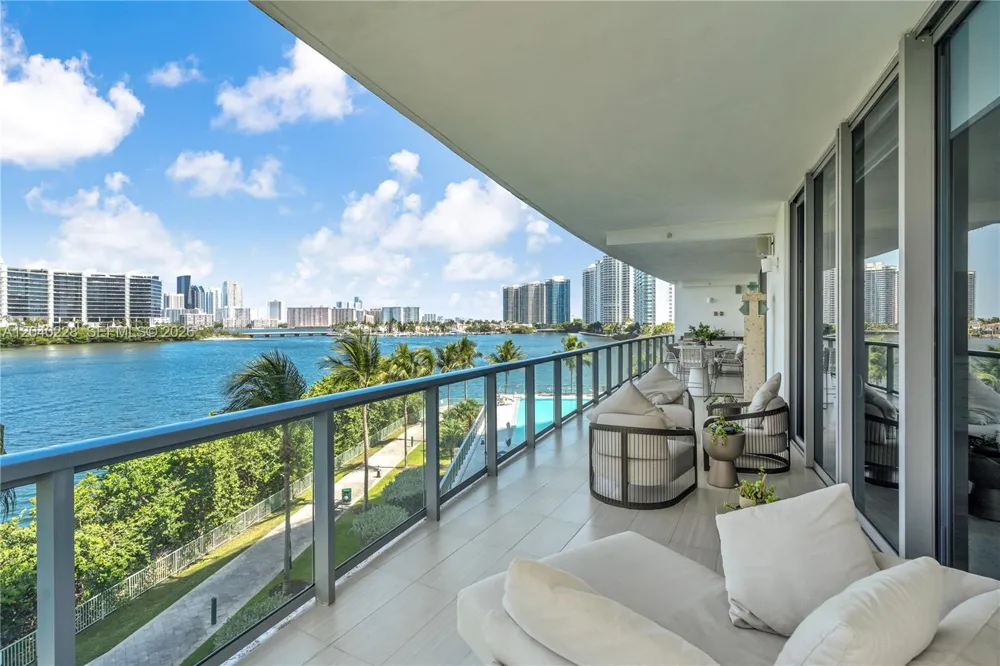 3300 NE 188th St #318 Aventura, FL 33180