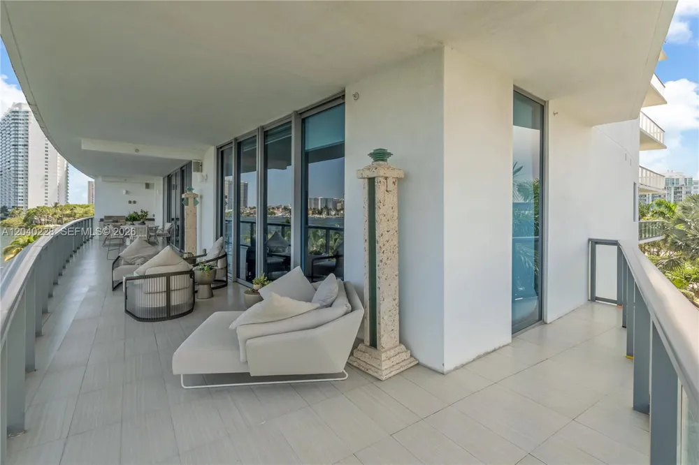 3300 NE 188th St #318 Aventura, FL 33180