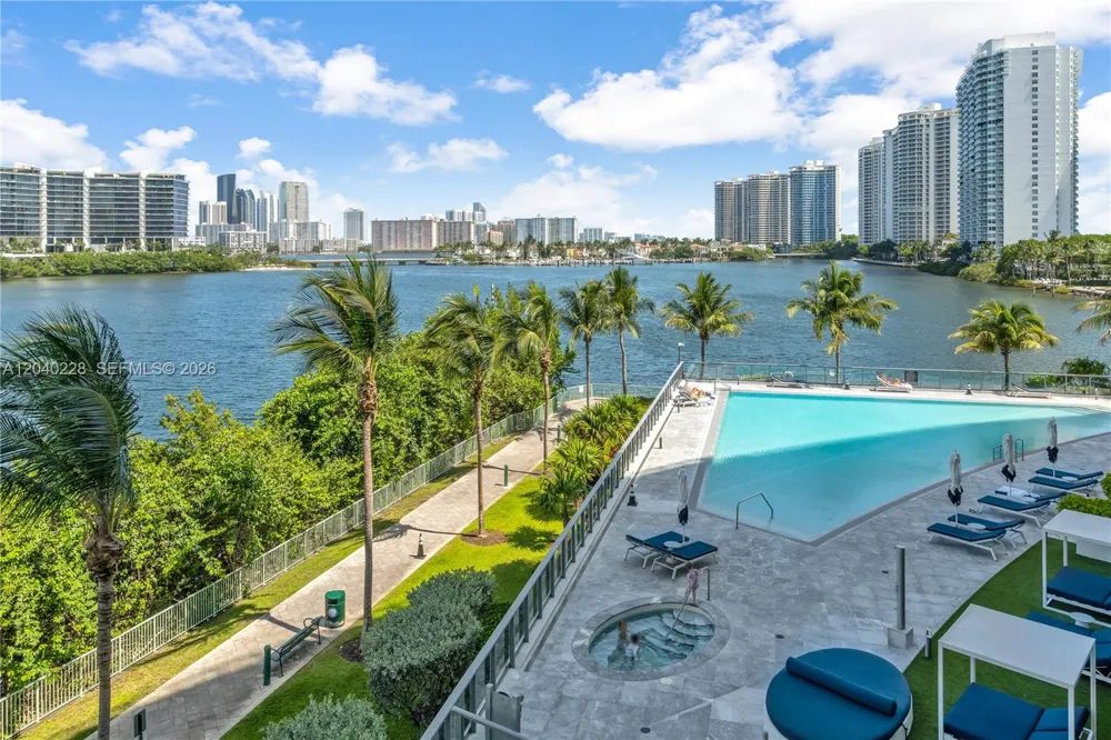 3300 NE 188th St #318 Aventura, FL 33180