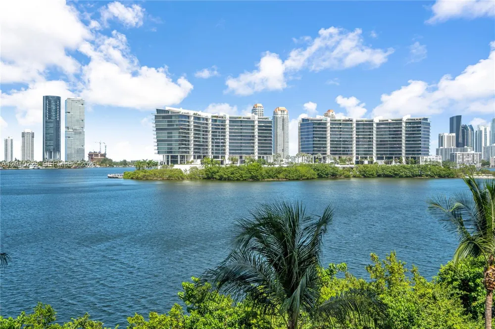 3300 NE 188th St #318 Aventura, FL 33180