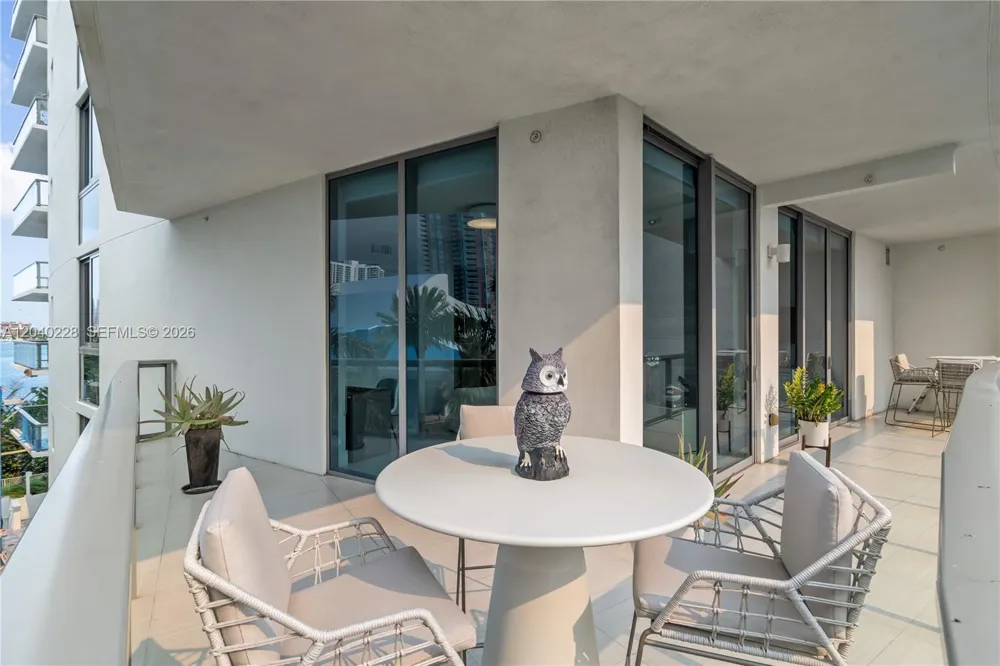 3300 NE 188th St #318 Aventura, FL 33180