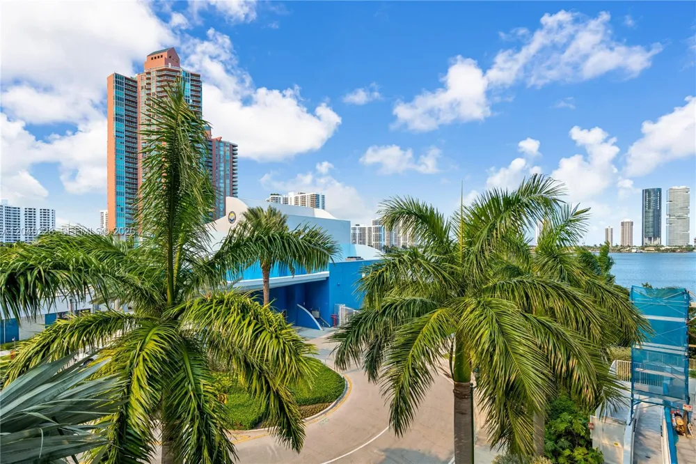 3300 NE 188th St #318 Aventura, FL 33180