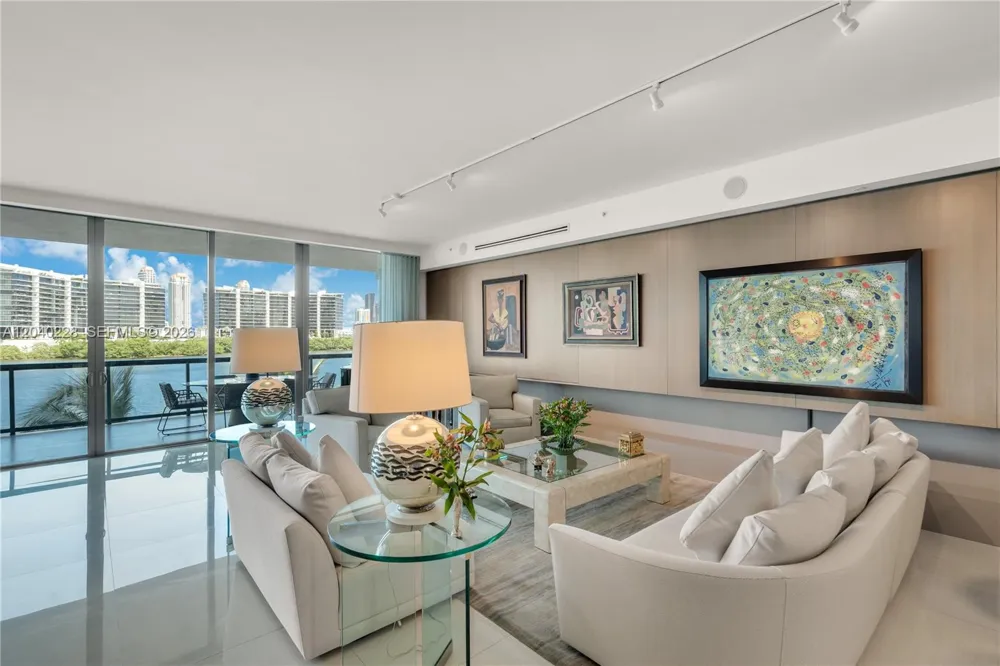 3300 NE 188th St #318 Aventura, FL 33180