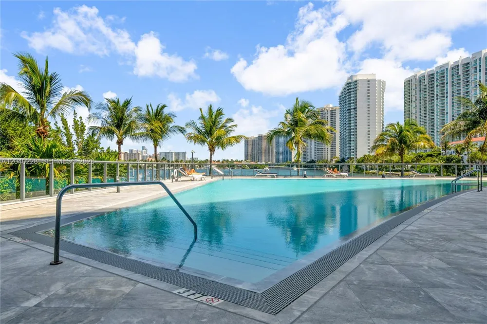 3300 NE 188th St #318 Aventura, FL 33180
