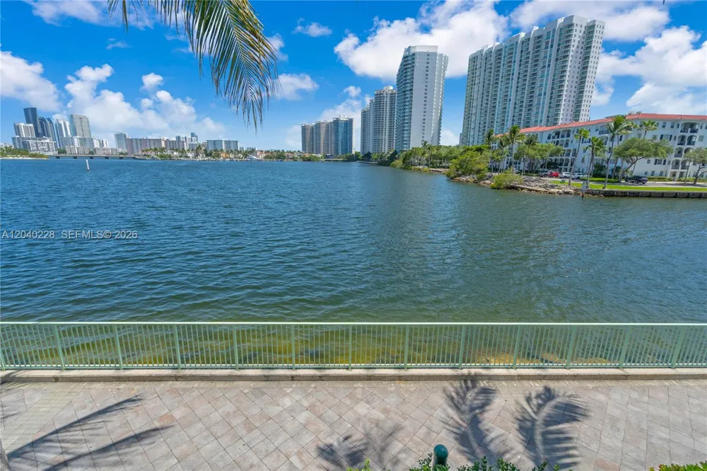 3300 NE 188th St #318 Aventura, FL 33180
