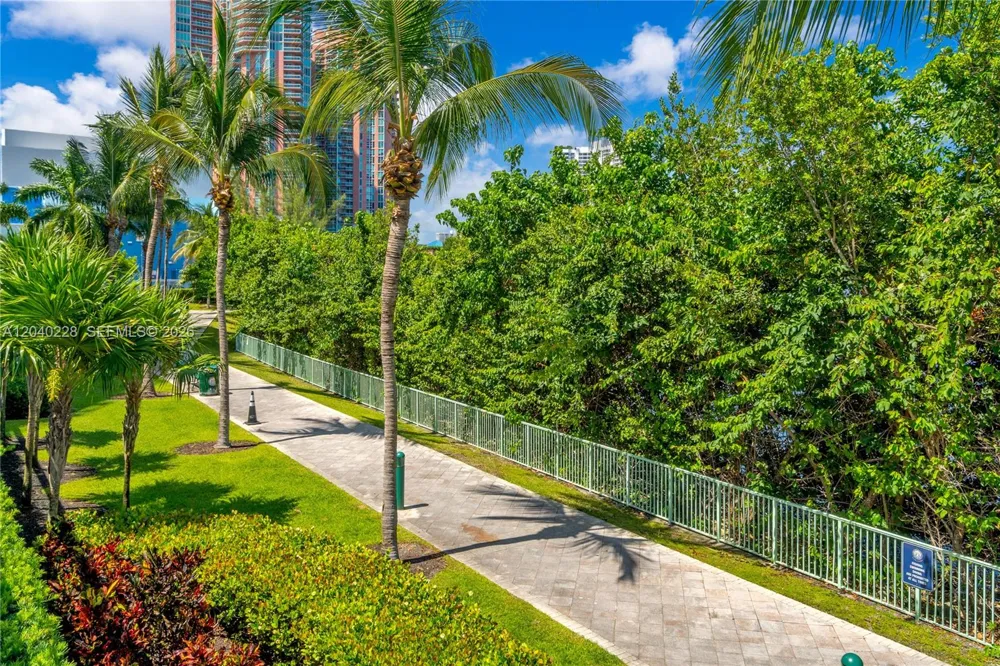 3300 NE 188th St #318 Aventura, FL 33180