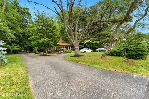 481 E Freehold Road