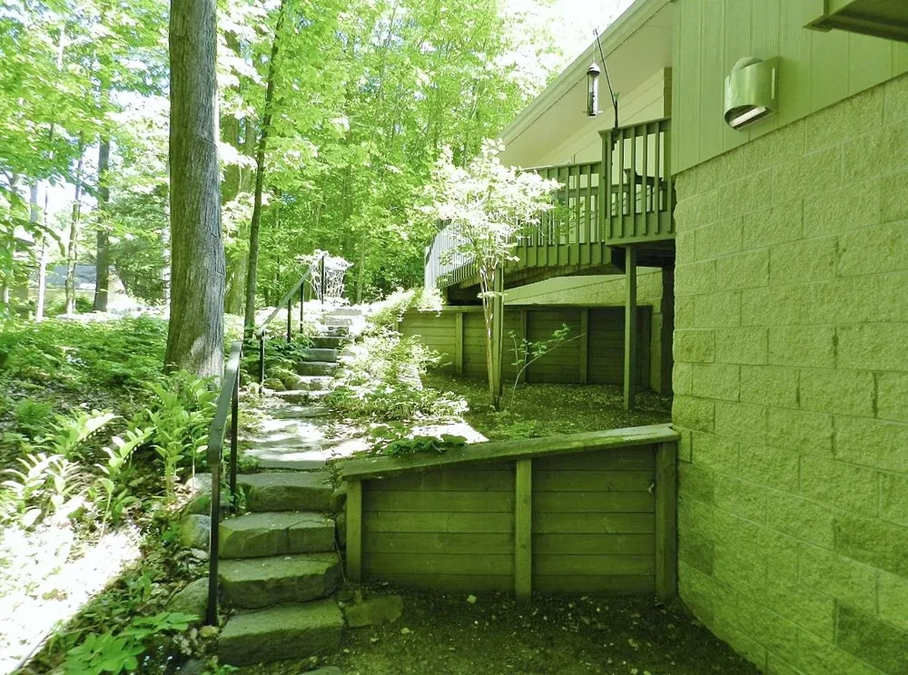 12055 S Woodwinds Circle Elmwood Charter Township, MI 49684
