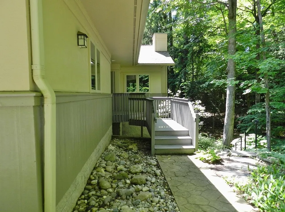 12055 S Woodwinds Circle Elmwood Charter Township, MI 49684