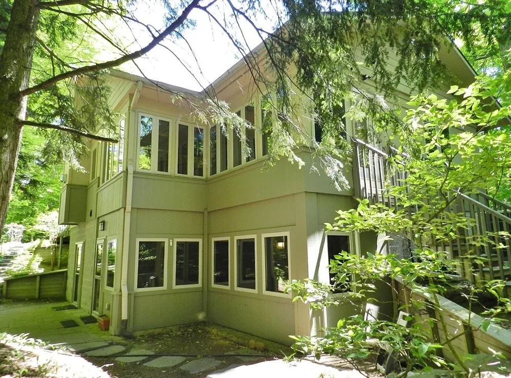 12055 S Woodwinds Circle Elmwood Charter Township, MI 49684