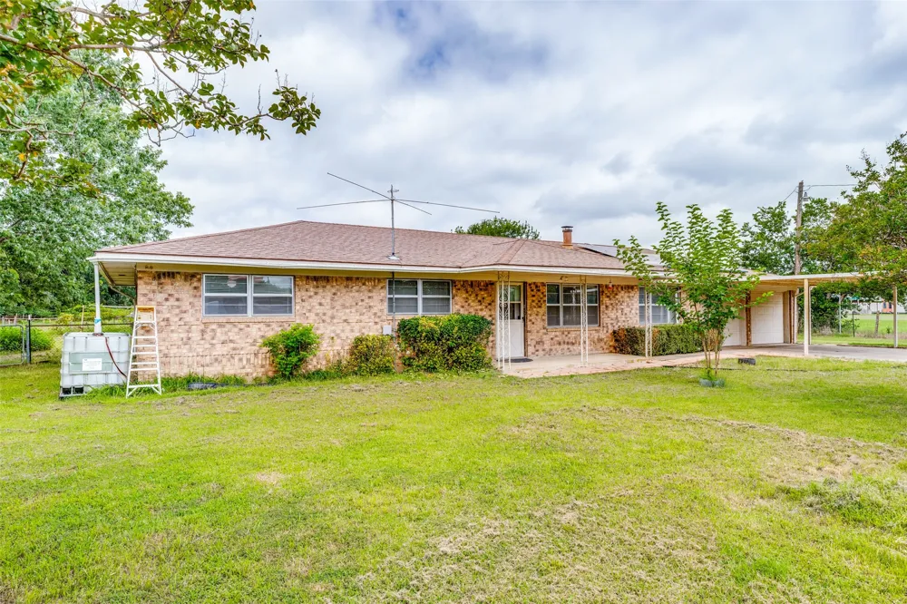 5083 State Highway 78 Highway Bonham, TX 75418