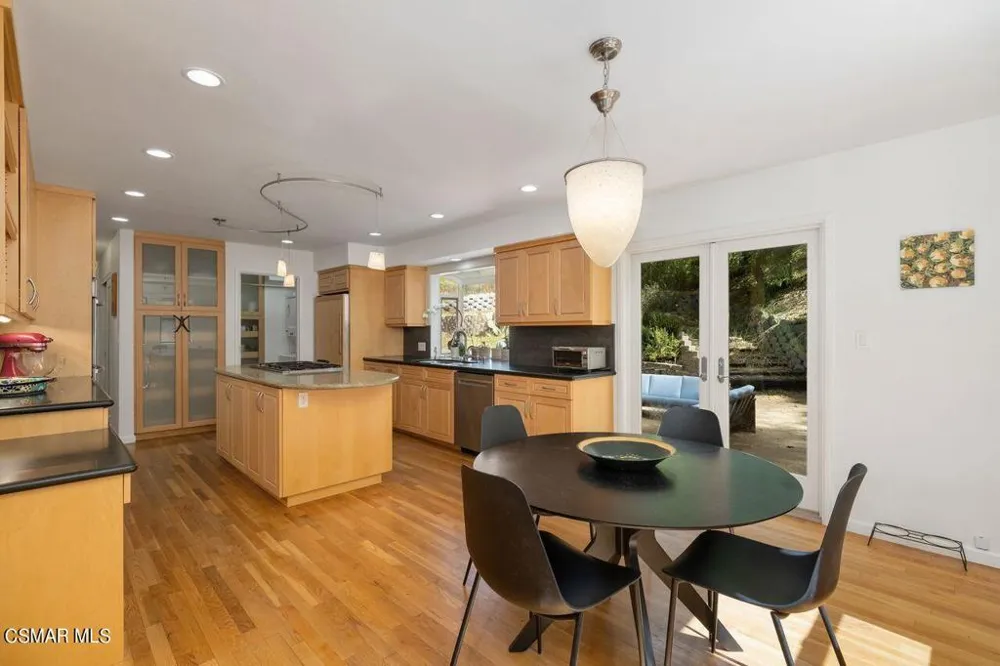 21705 Entrado Drive Topanga, CA 90290