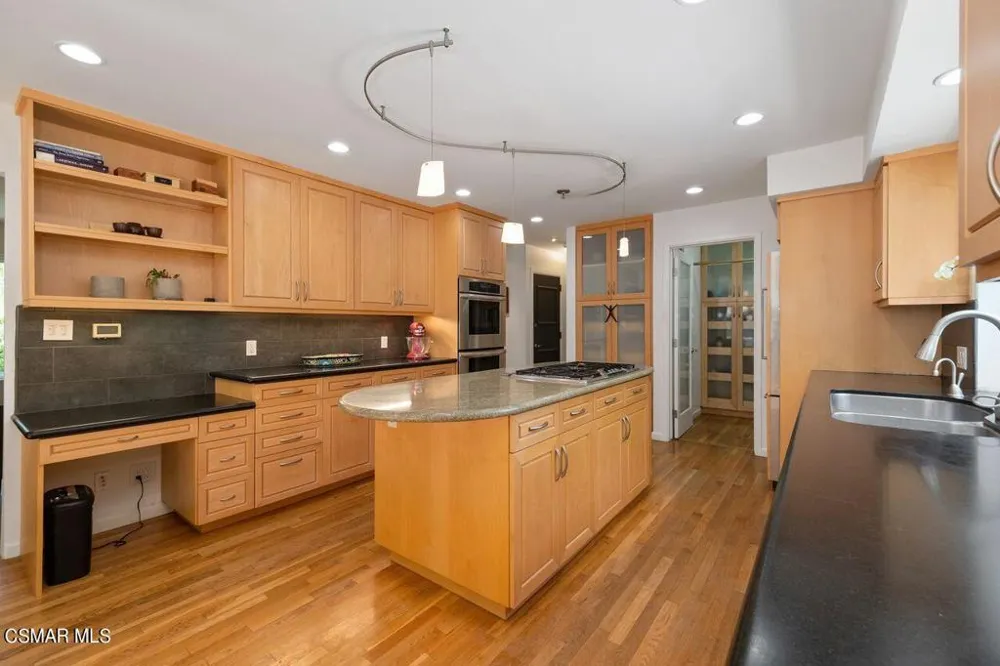 21705 Entrado Drive Topanga, CA 90290