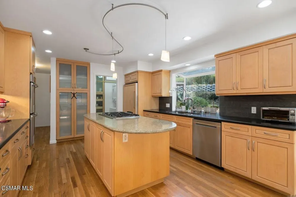 21705 Entrado Drive Topanga, CA 90290