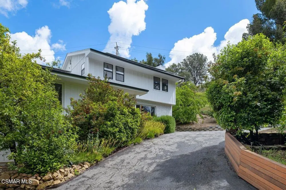 21705 Entrado Drive Topanga, CA 90290