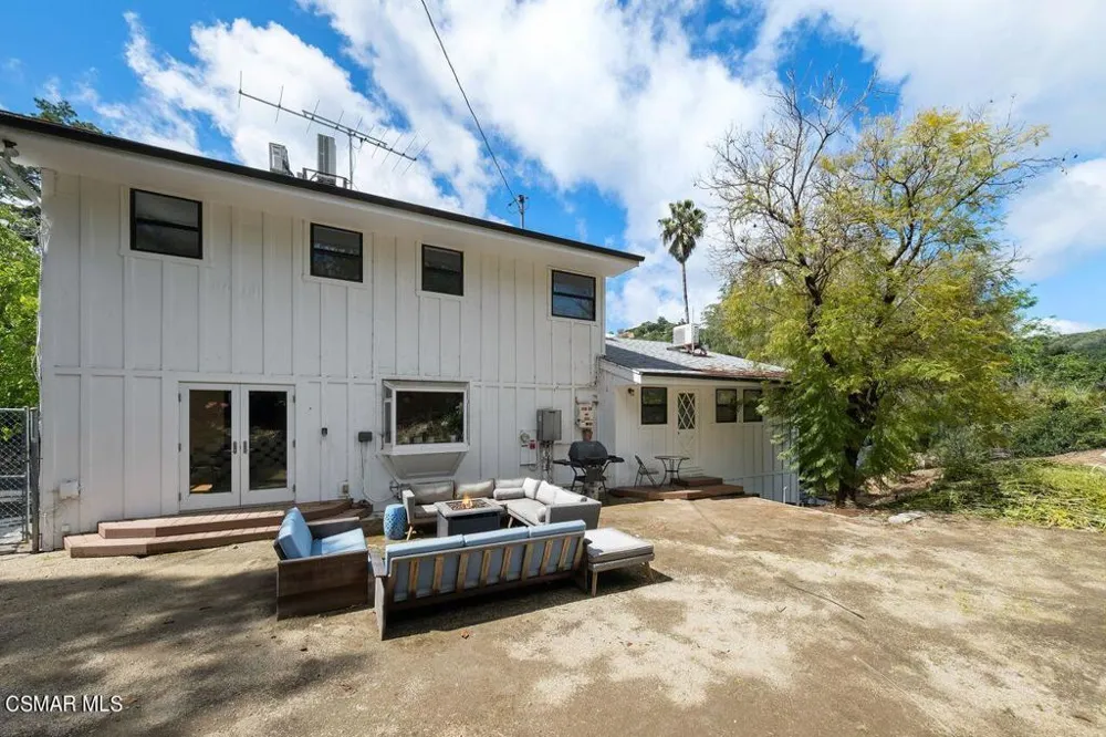 21705 Entrado Drive Topanga, CA 90290