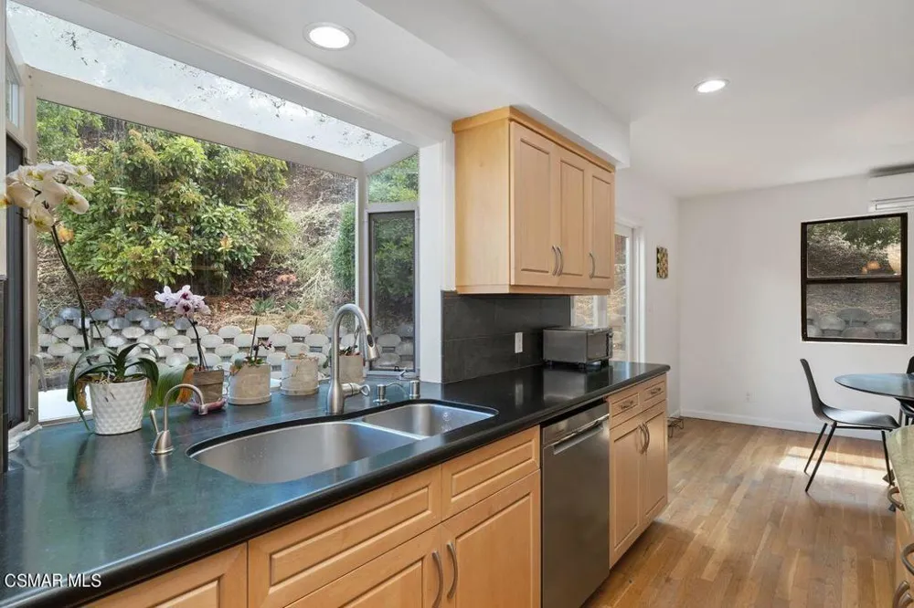 21705 Entrado Drive Topanga, CA 90290