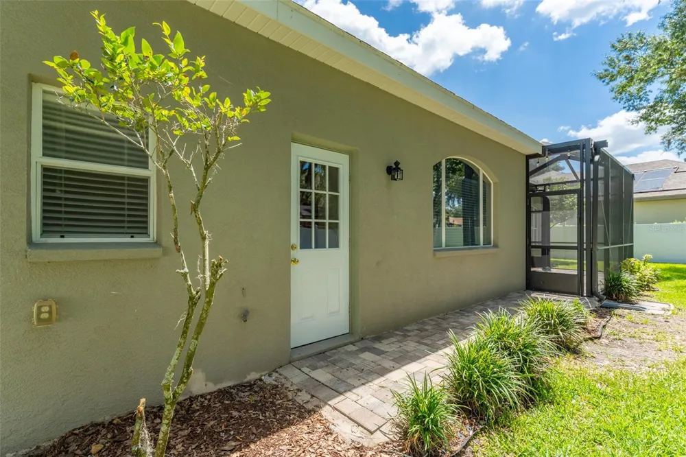 15211 MERLINGLEN PLACE Lithia, FL 33547