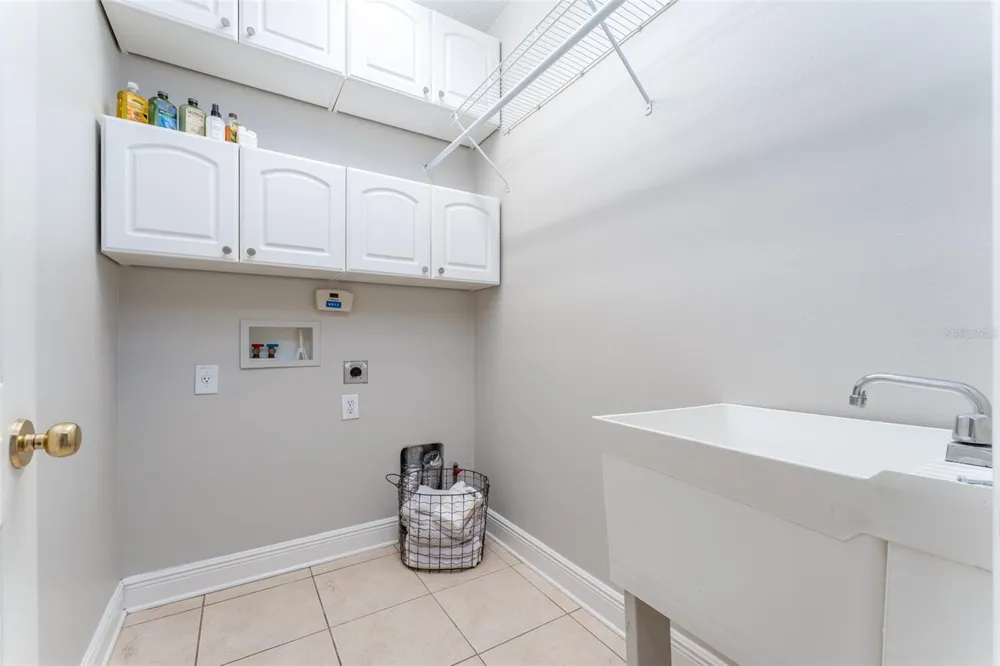 15211 MERLINGLEN PLACE Lithia, FL 33547