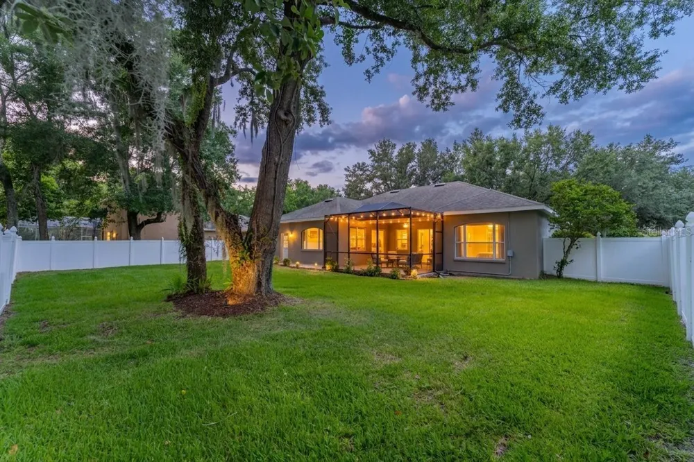 15211 MERLINGLEN PLACE Lithia, FL 33547