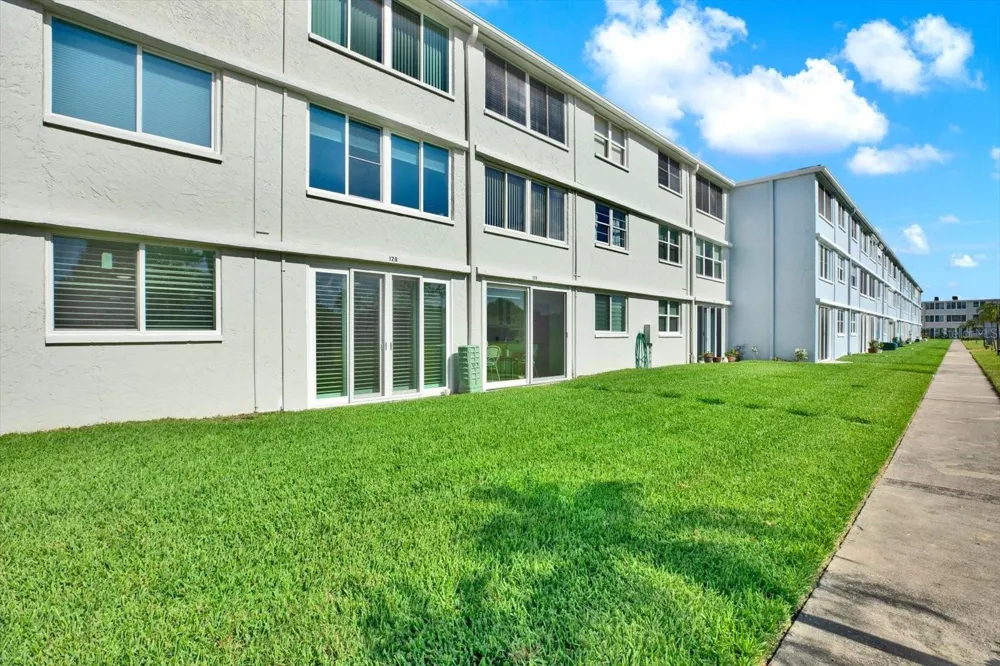 4715 BAY STREET NE #126 St Petersburg, FL 33703